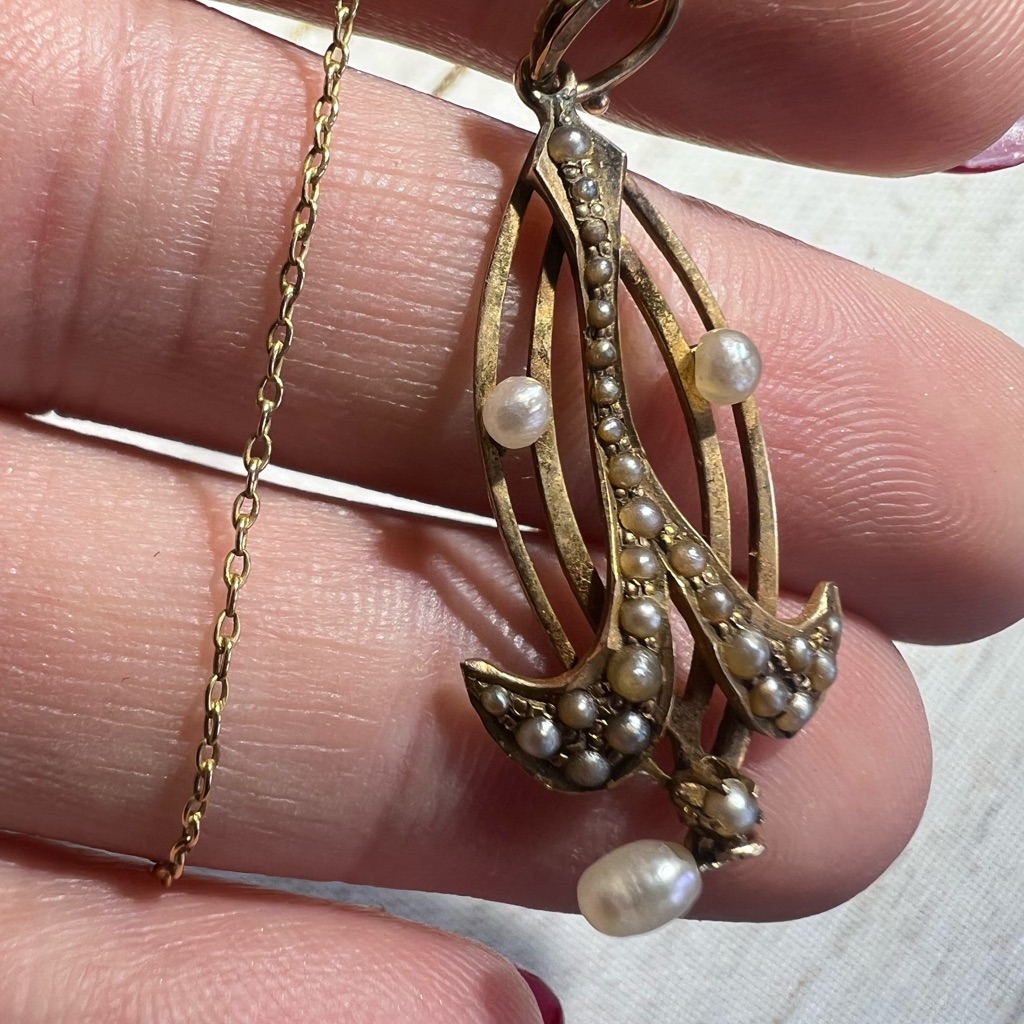 Vintage 14k Yellow Gold And Pearls Pendant Necklace